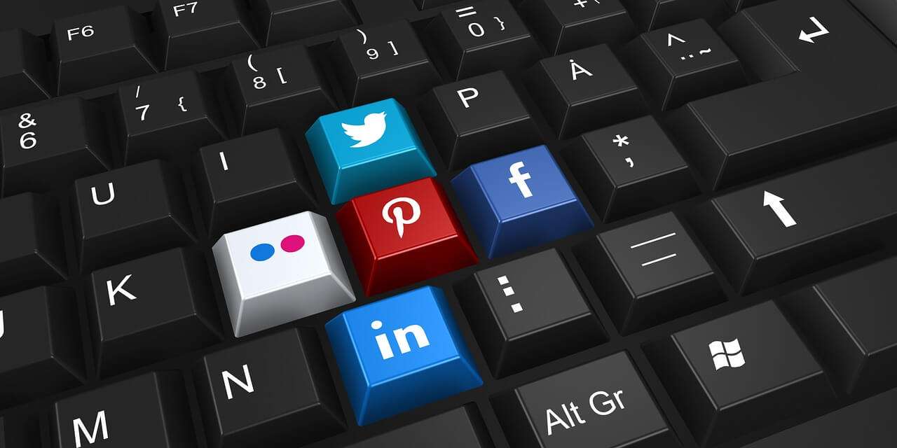 Online Marketing Grundlagen - Social Media Tastatur